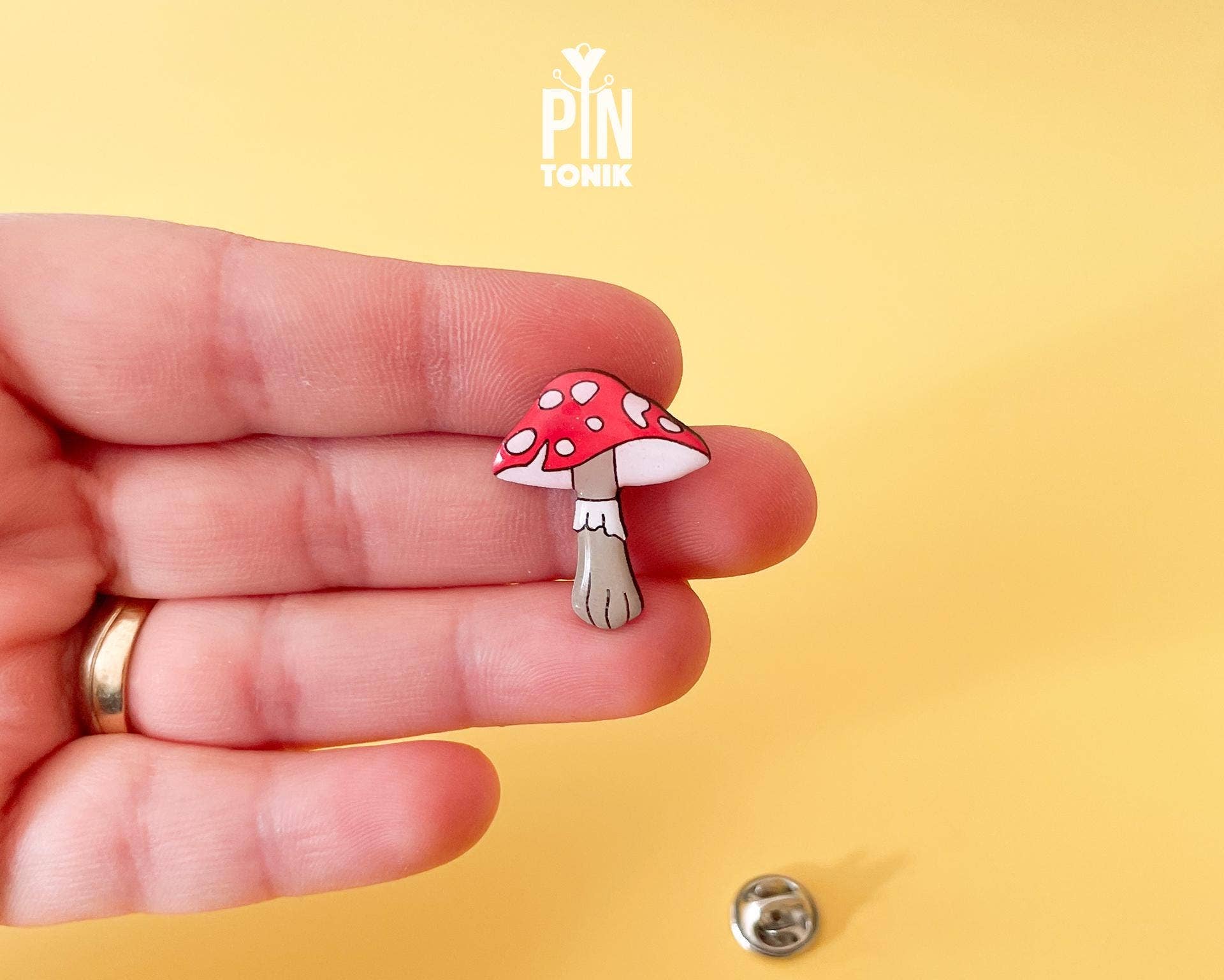 PinTonik - Vente Broches - Broche de Forêt en Bois Amanita Muscaria Accessoire Noyau de Fée5