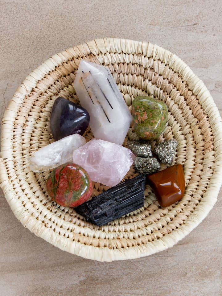 Fall Multistones Curated Crystal Hand Woven Basket Curio Set- Home Décor for wholesale by Luna Norte