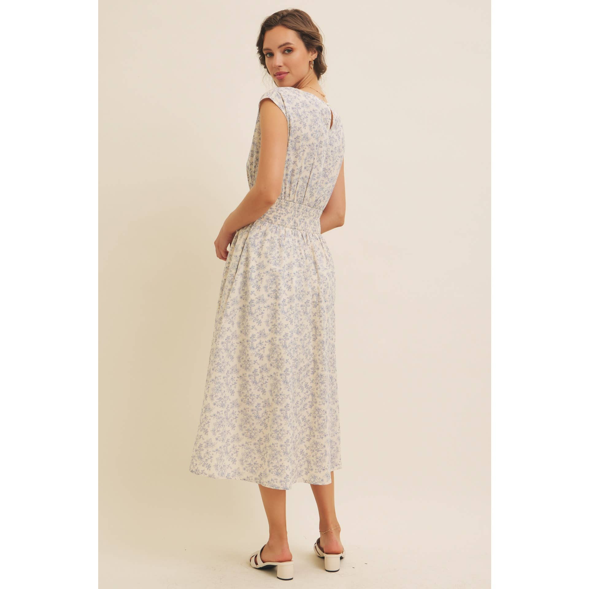 in february - Wholesale Dress - Women's - BOAT NECK PLEATED SLEEVELESS FLORAL MIDI DRESS16