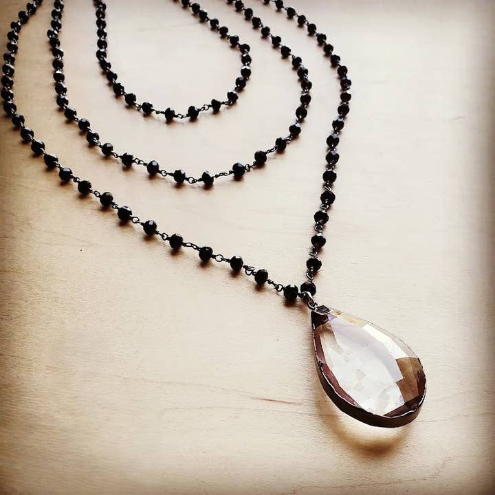 Facettierte Glasperlen-Halskette mit dreifacher Schichtung und Anhänger 253k für den Großhandel von The Jewelry Junkie