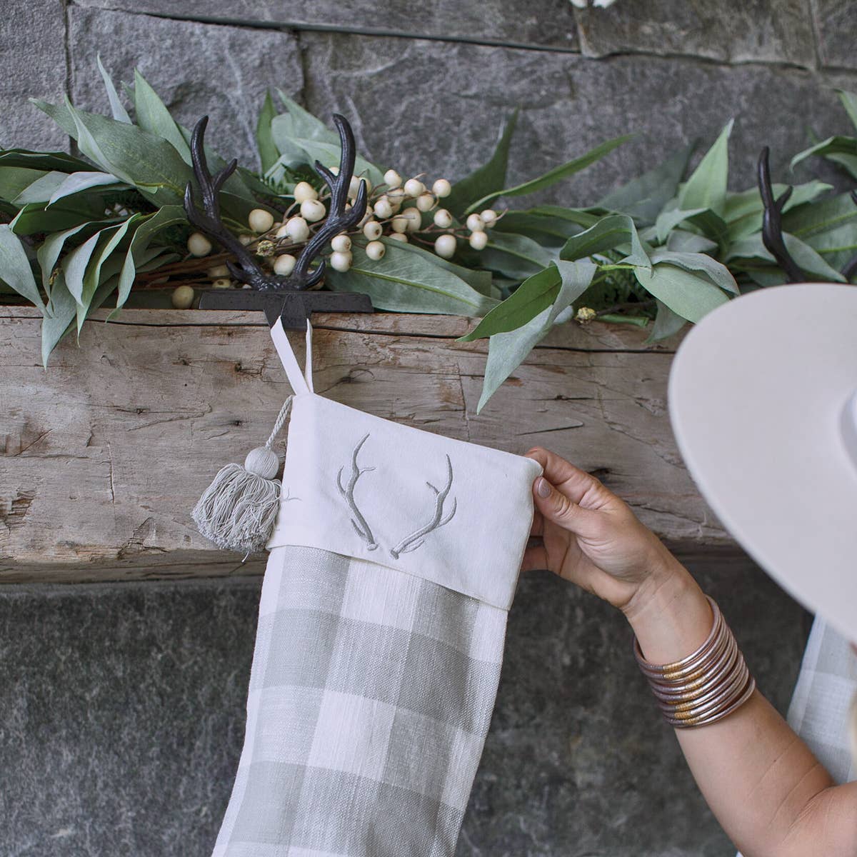 Split P – wholesale Christmas decoration – Eva & Co Antler Stocking Hanger - Iron2