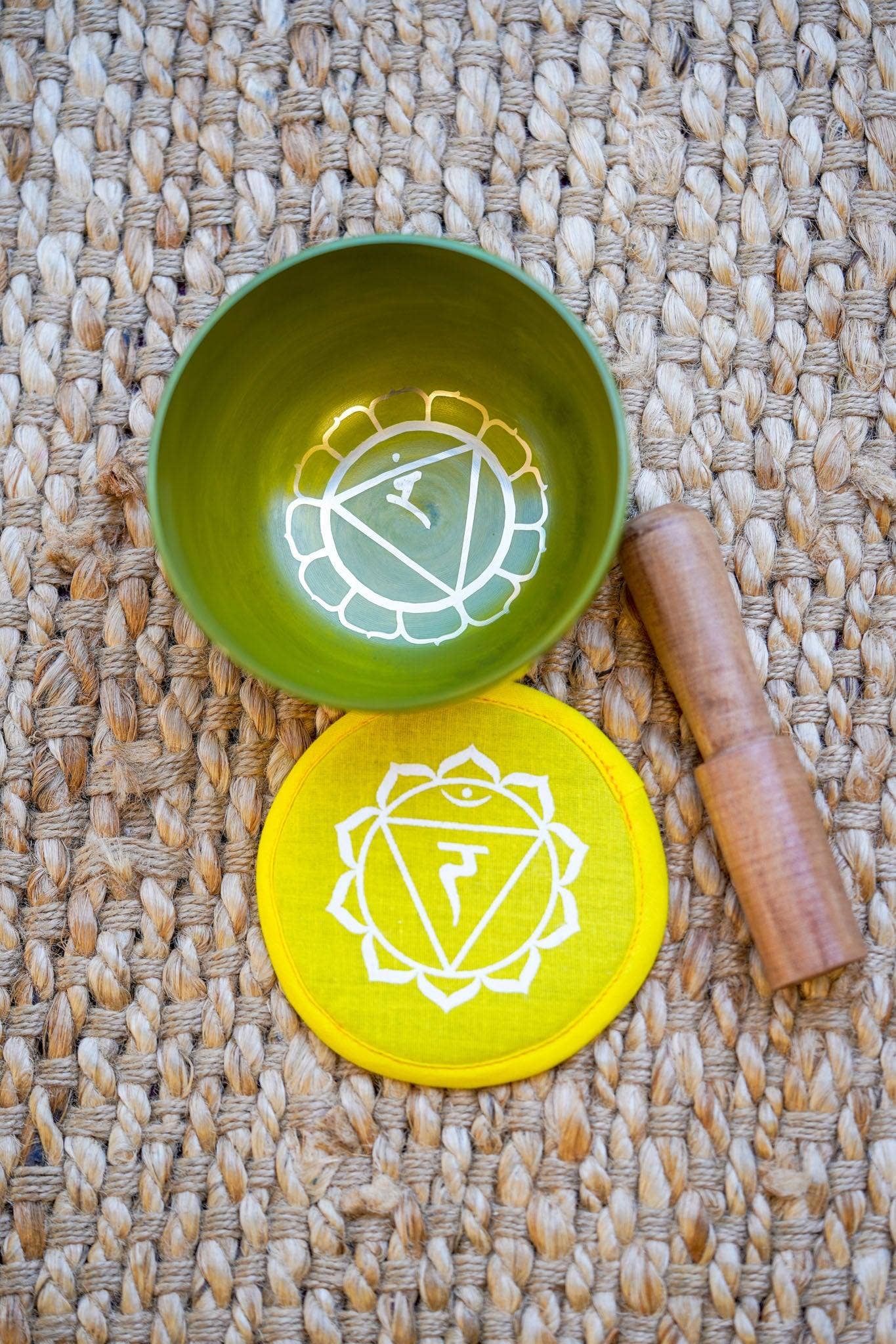 Himalayas Shop - Wholesale Meditation Supplies - 7 Colourful Singing Bowl Chakra Set3