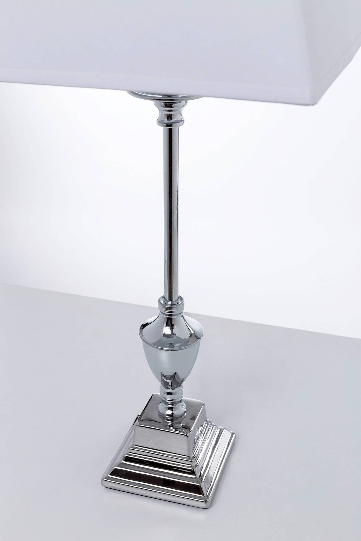 Gdeco - Wholesale Accent/Desk Lamp - Metal Table Lamp. 55*25 Cm4