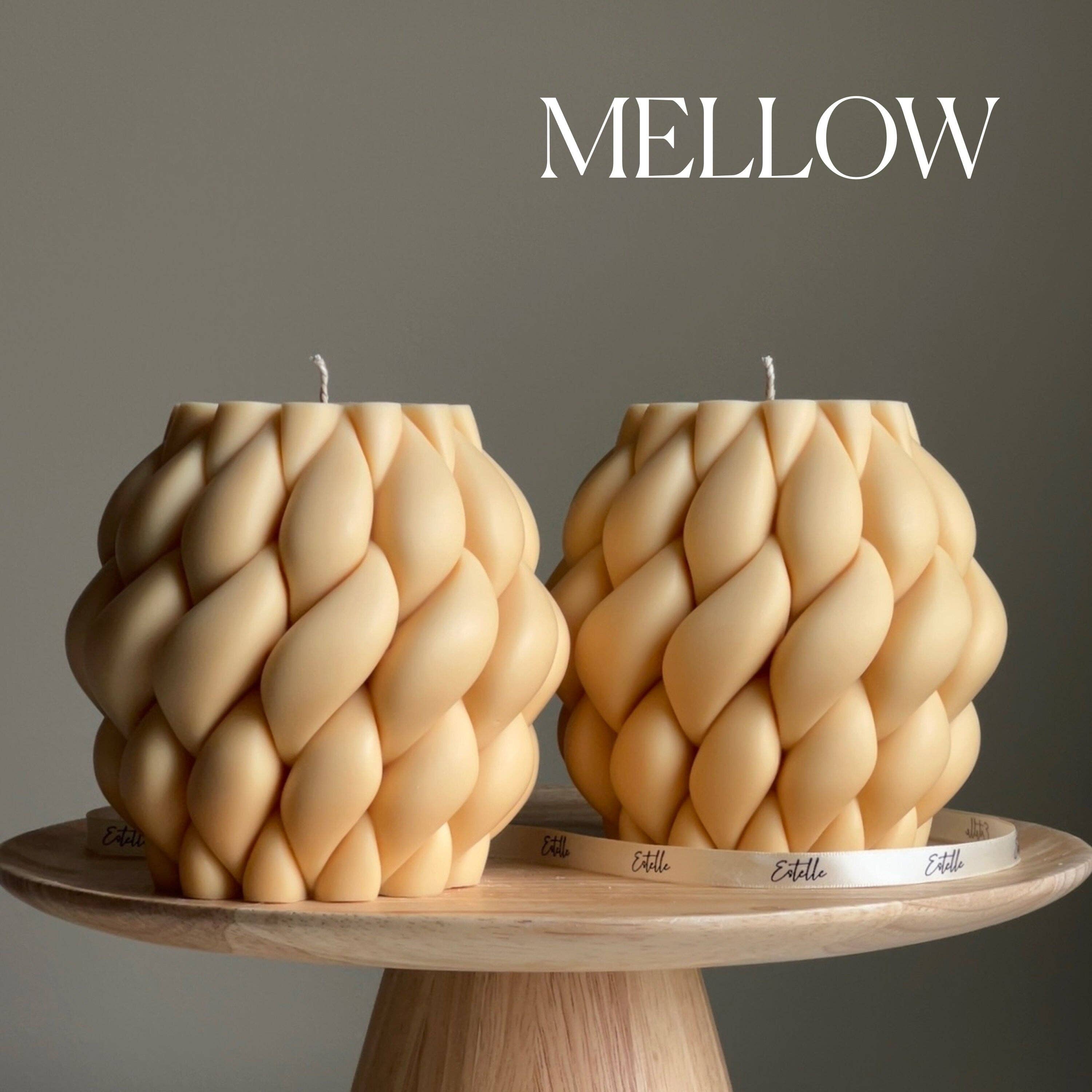 Estelle Studio - Wholesale Novelty Candle - Large Swirl Knot Soy Candle | Trendy Minimalist Pillar Candle3