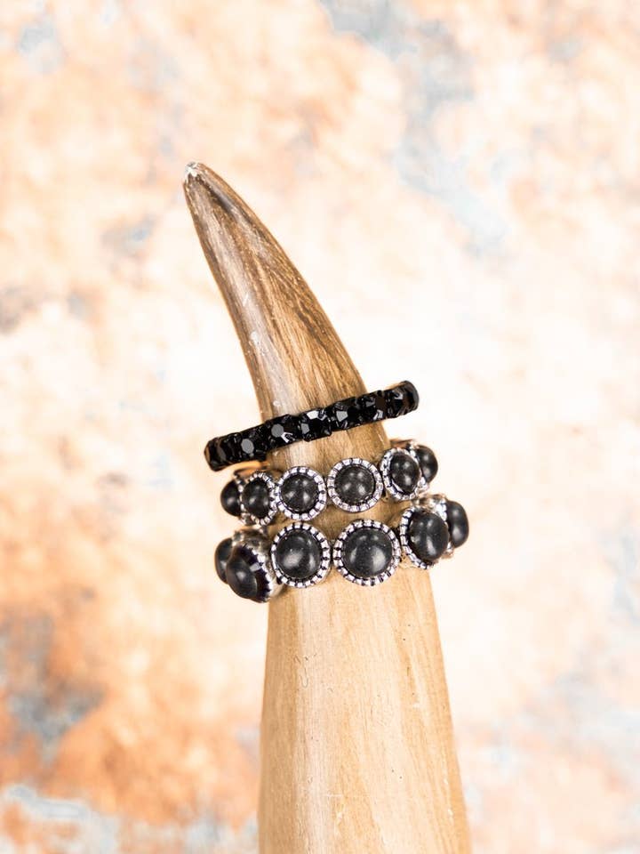 Ensemble de bagues extensibles en strass argenté et noir pour la vente par Wholesale Accessory Market