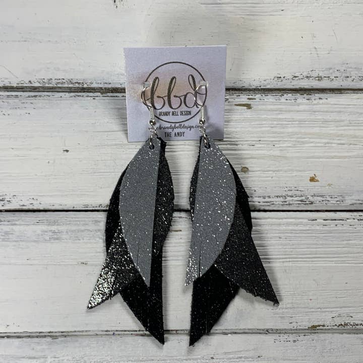 ANDY - BOUCLES D'OREILLES EN CUIR GRIS CHATOYANT, ÉTAIN, NOIR pour la vente par Brandy Bell Design
