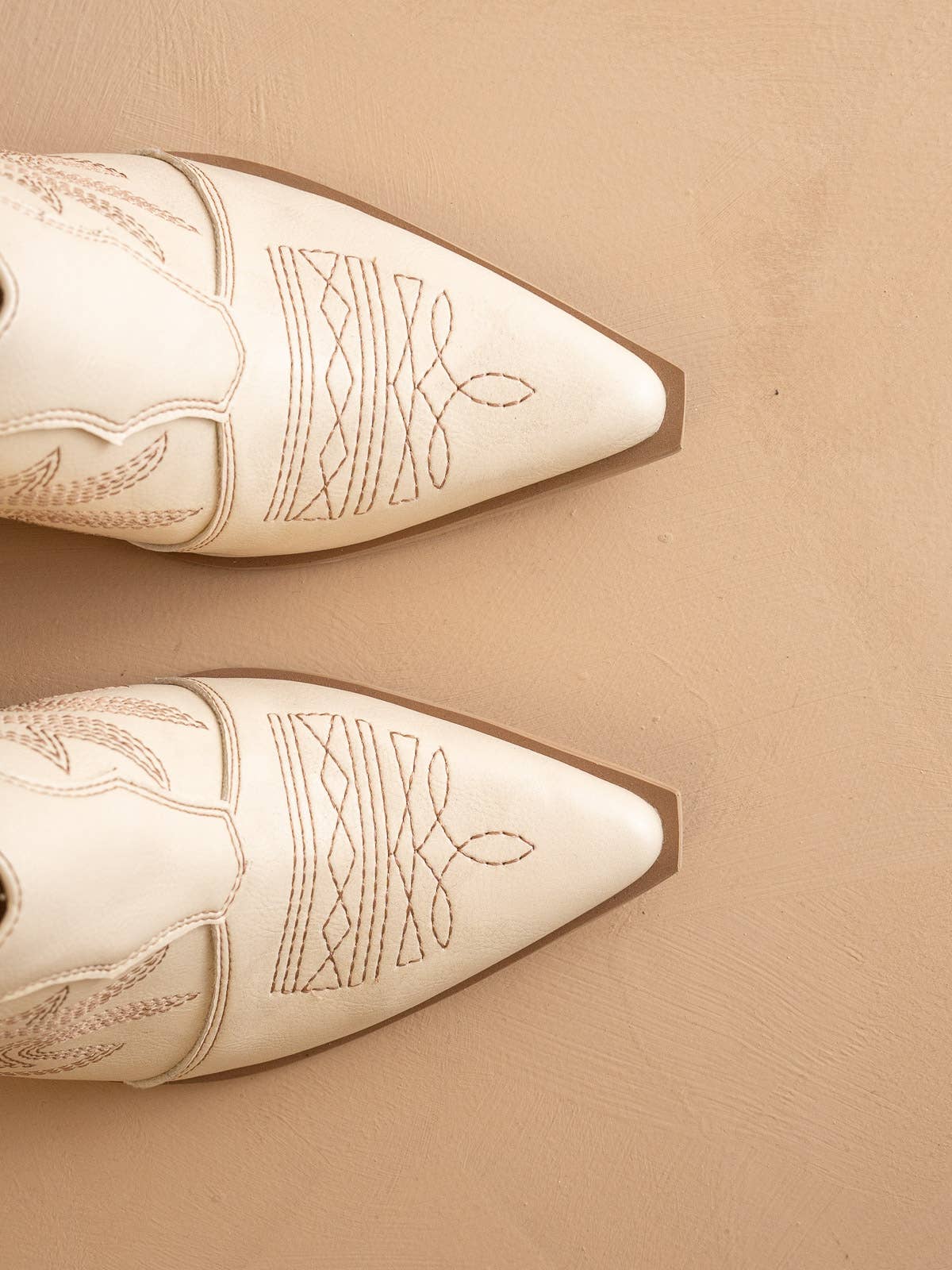 The Kiara Off White | Western Inspired Heeled Mule for wholesale on Faire2