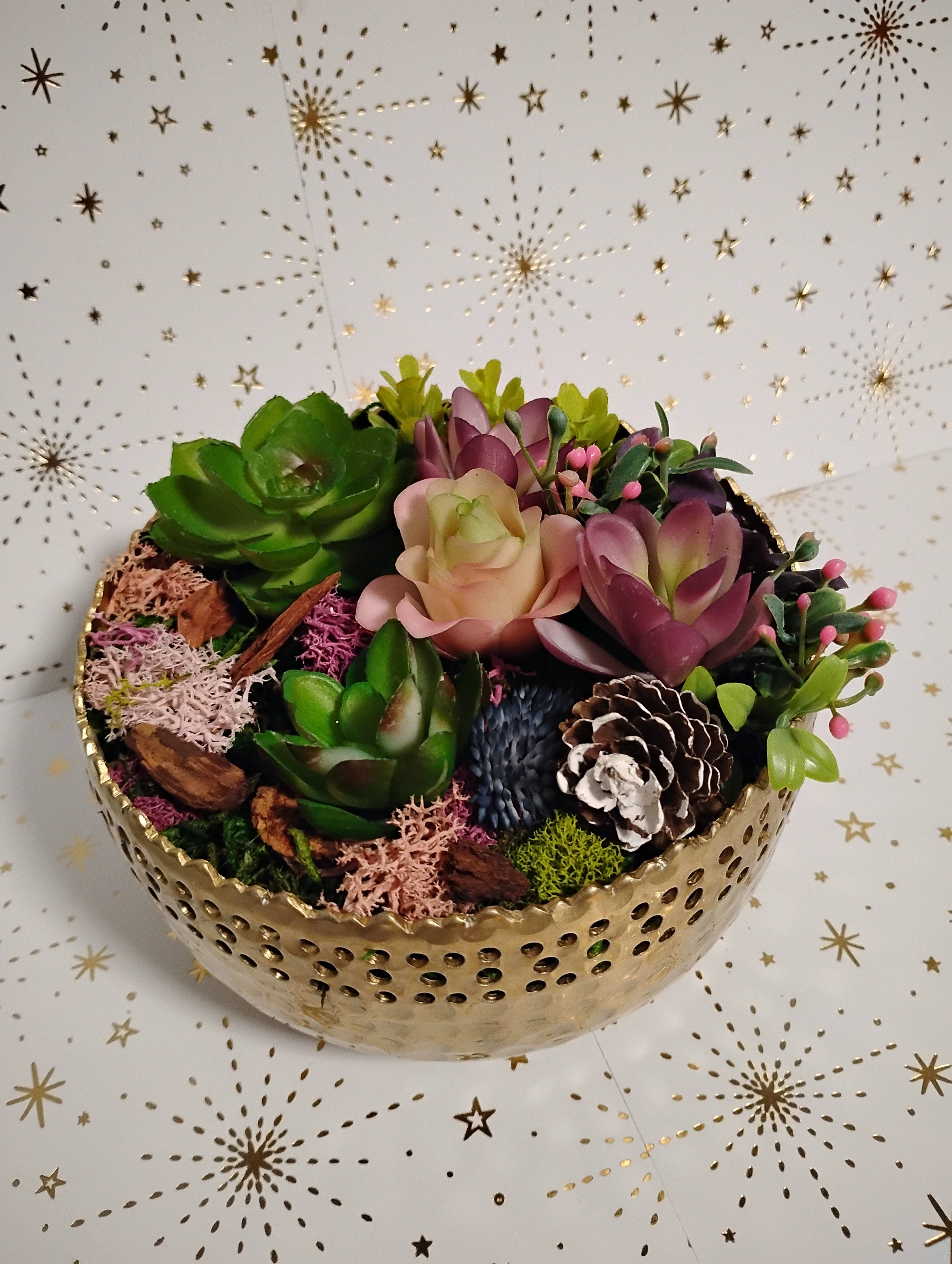 Ethereal Elements CT - Venta al por mayor Velas de diseño llamativo - Jardín de Suculentas en Cuenco de Metal Dorado Vela de Soja Lluvias de Abril4