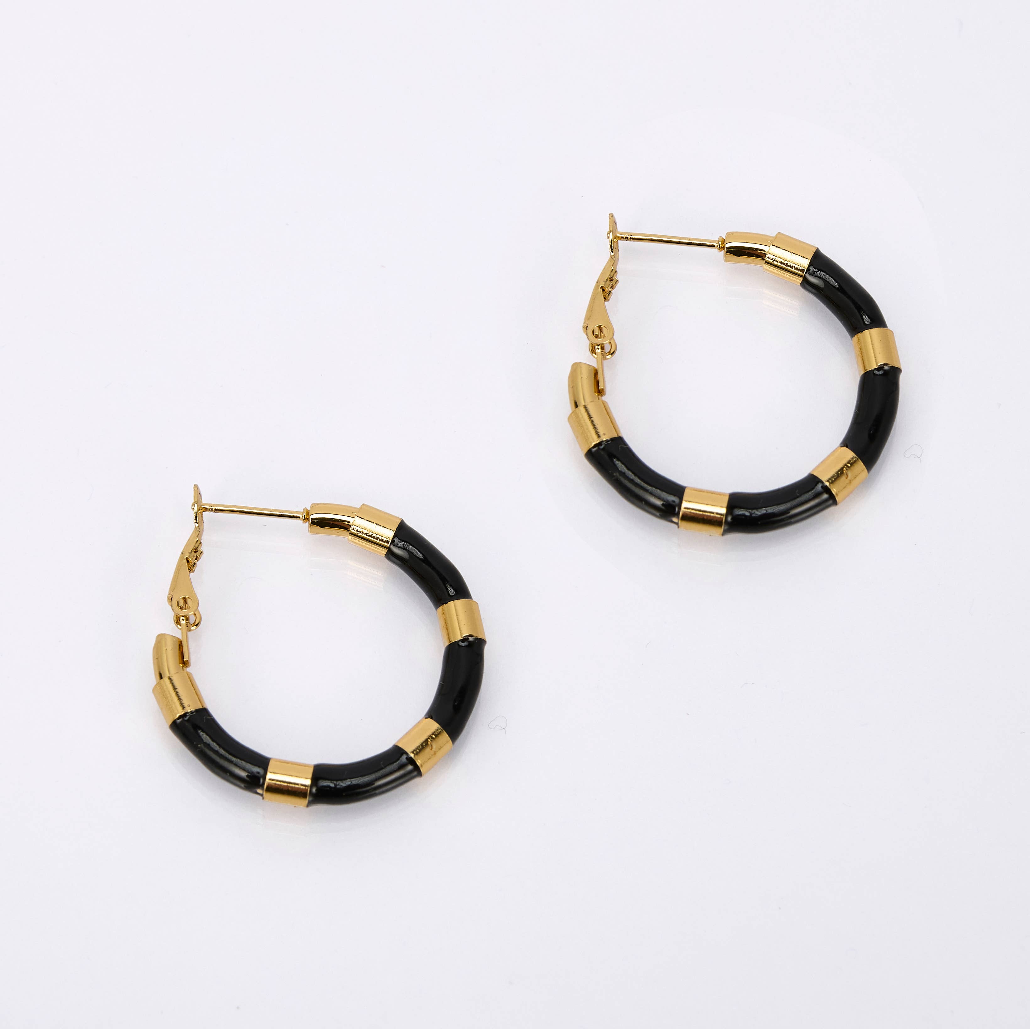 By Sookay - Vendita all'ingrosso Espositori e vetrine per gioielli - Espositore per orecchini a cerchio smaltati in acciaio inox7