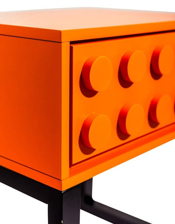 McGowan & Rutherford Ltd – wholesale Sovrumsmöbler – Orange Block nattduksbord i massivt trä med en låda1