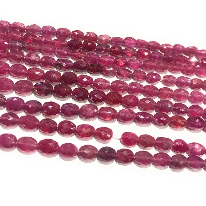 Perles de saphir rose, perles de pierres gemmes, perles de saphir véritables, perles ovales de saphir, pierre de naissance de septembre, perles de pierres gemmes en gros, strand de 13 « pour la vente par Akstar Gems