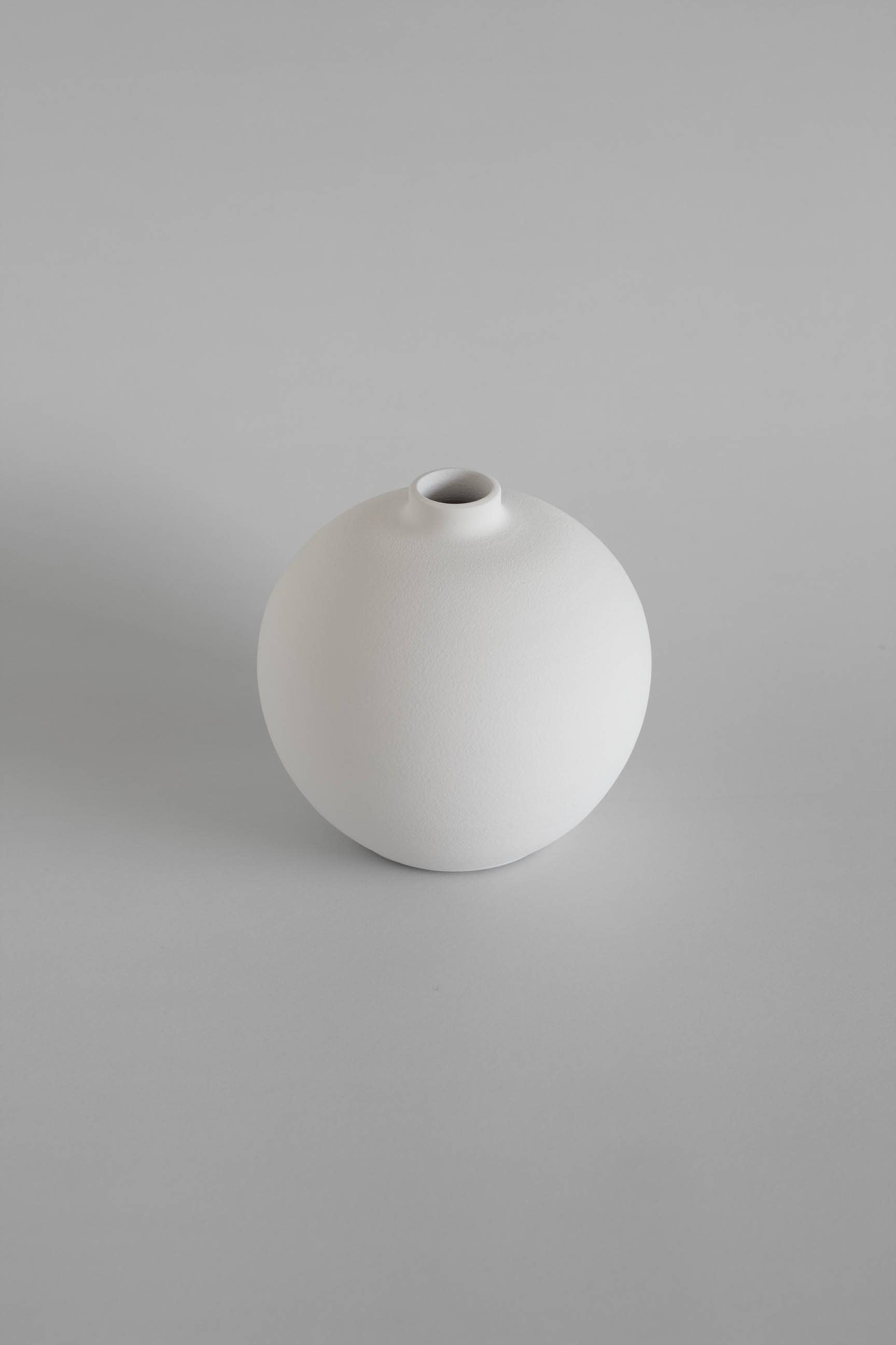 Blanc 03 - White vase -  Minimalist home decor for wholesale on Faire7