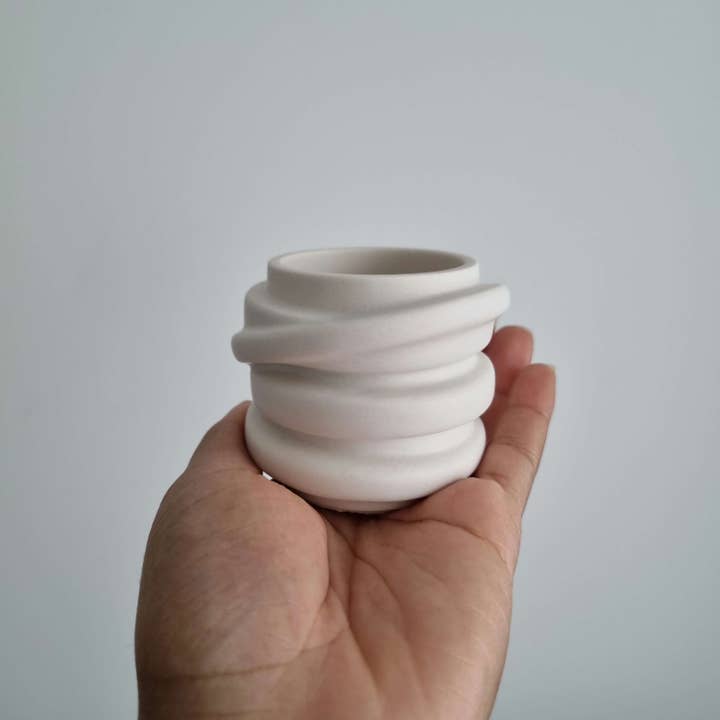 Handmade Jesmonite strap pot for wholesale by bel-jewelry