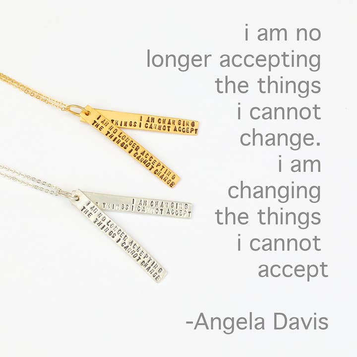 Collana con citazione Angela Davis per la vendita all'ingrosso da parte di Chocolate and Steel