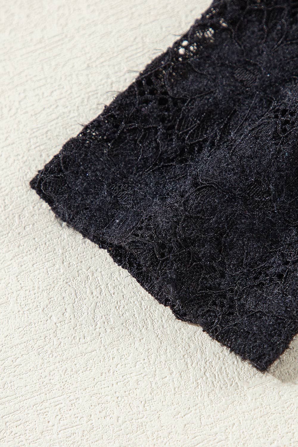 Lovesoft – wholesale Stickad topp - Dam – Blommig spets långärmad topp med hög hals6