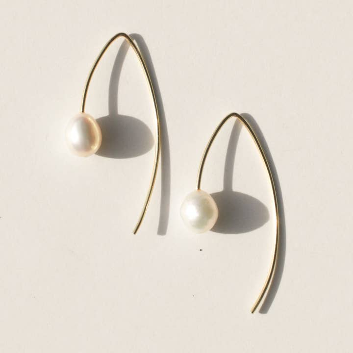 Rover & Kin - Wholesale Dangle Earrings - Pearl Threader Earrings0
