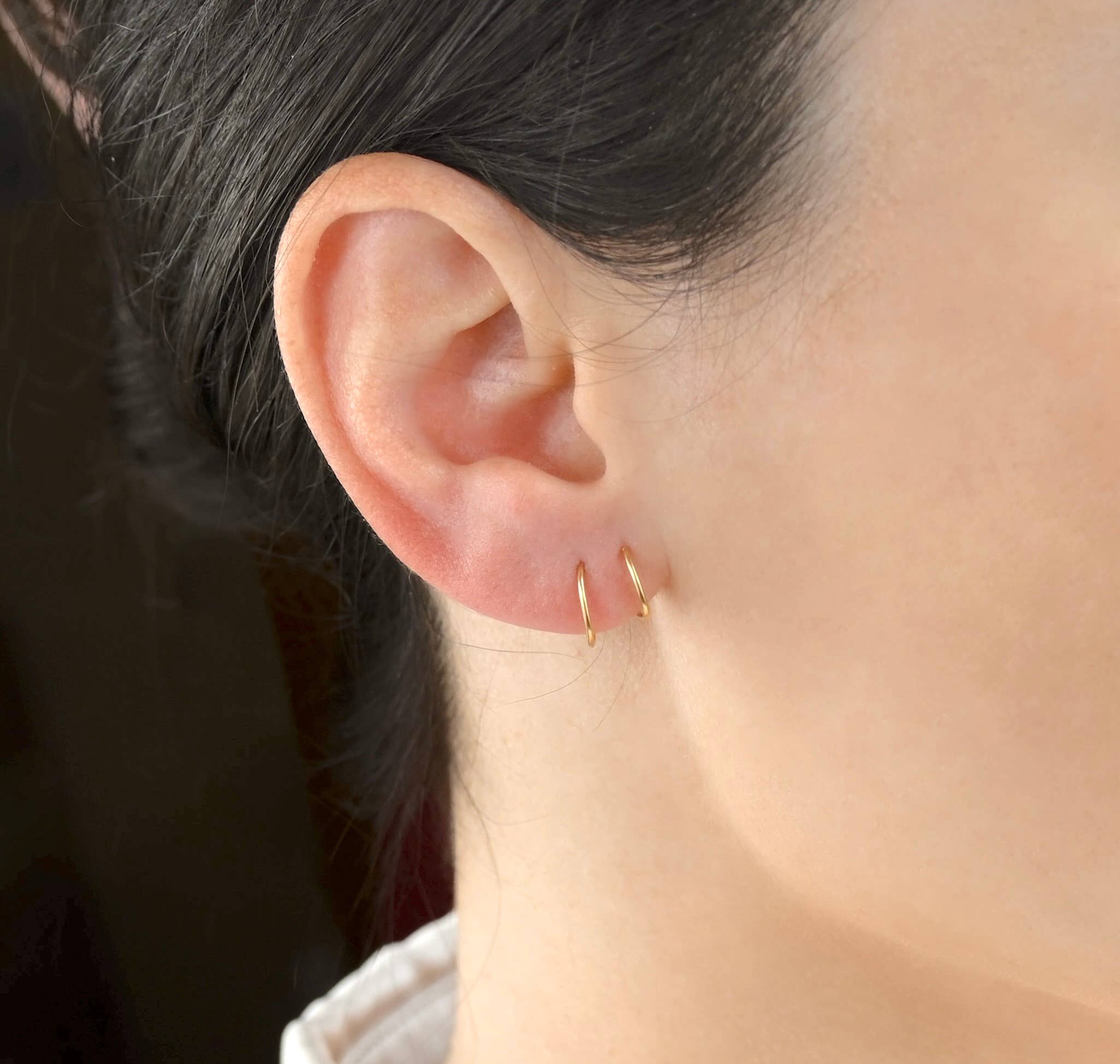 Blueyejewelry - Vente Créoles - Boucles d'oreilles créoles en spirale dorée - Boucles d'oreilles torsadées étanches3