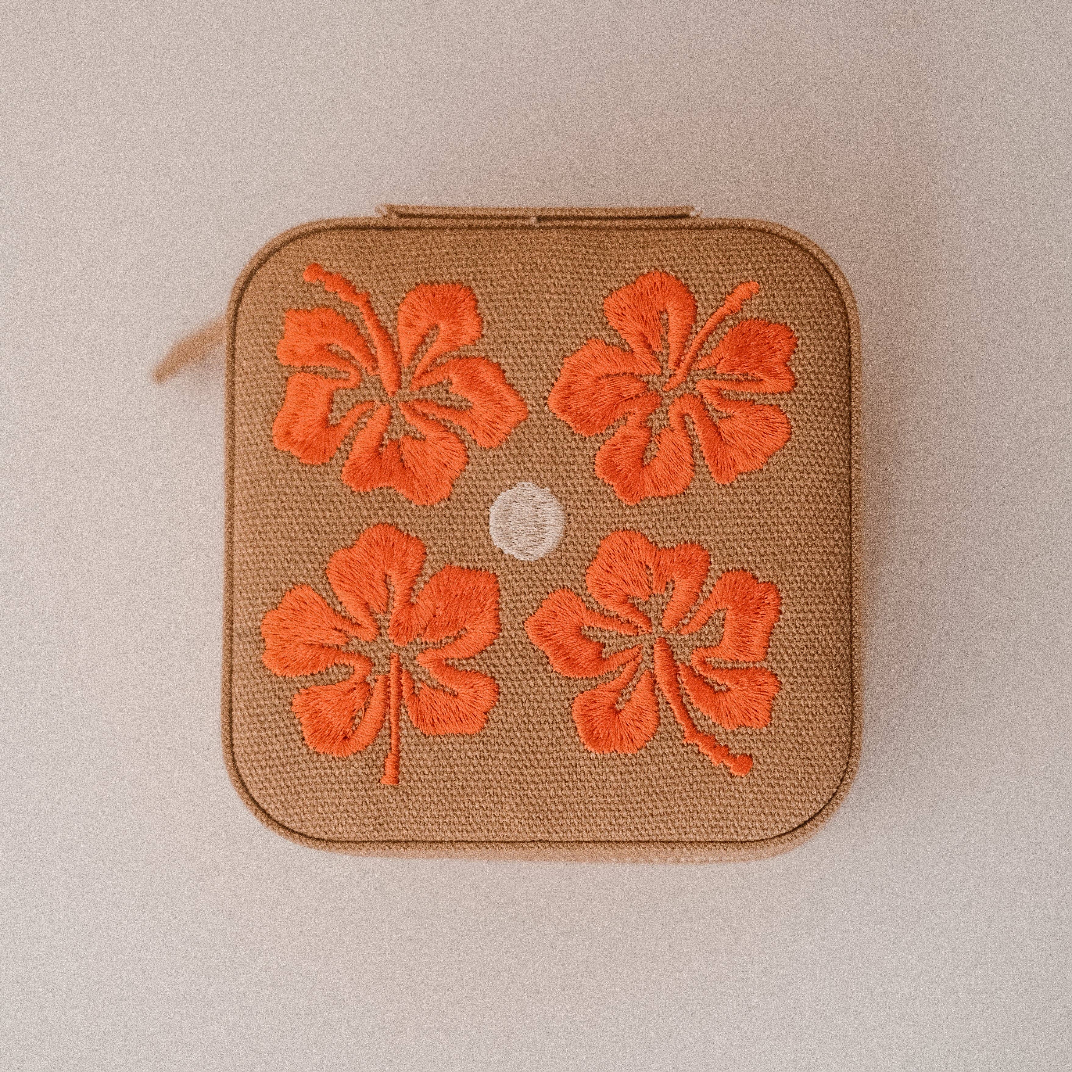 cai & jo USA - Wholesale Jewelry Box/Organizer - Travel Jewellery Case in Ochre Linen1