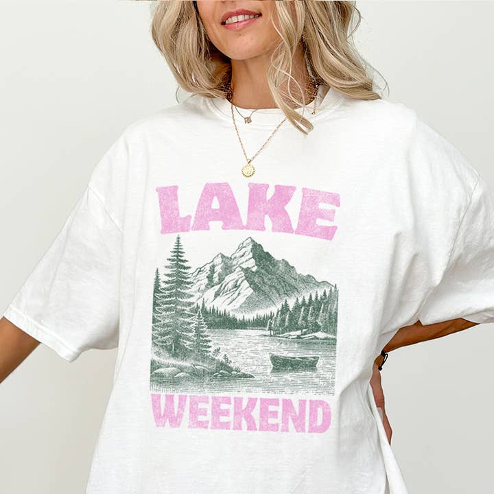 LAKE WEEKEND T-SHIRT MIT VINTAGE-GRAFIK IN ÜBERGRÖSSE für den Großhandel von Illustrated Society
