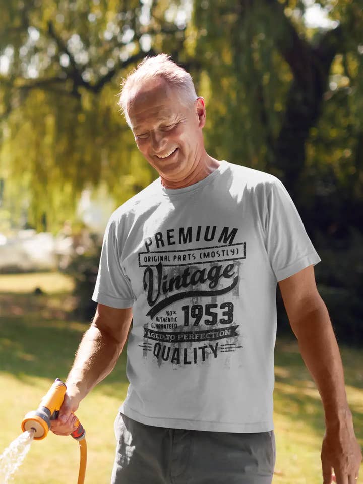 ULTRABASIC - Graphic 1953 Aged to Perfection verjaardagscadeau T-shirt voor heren voor wholesale door ULTRABASIC