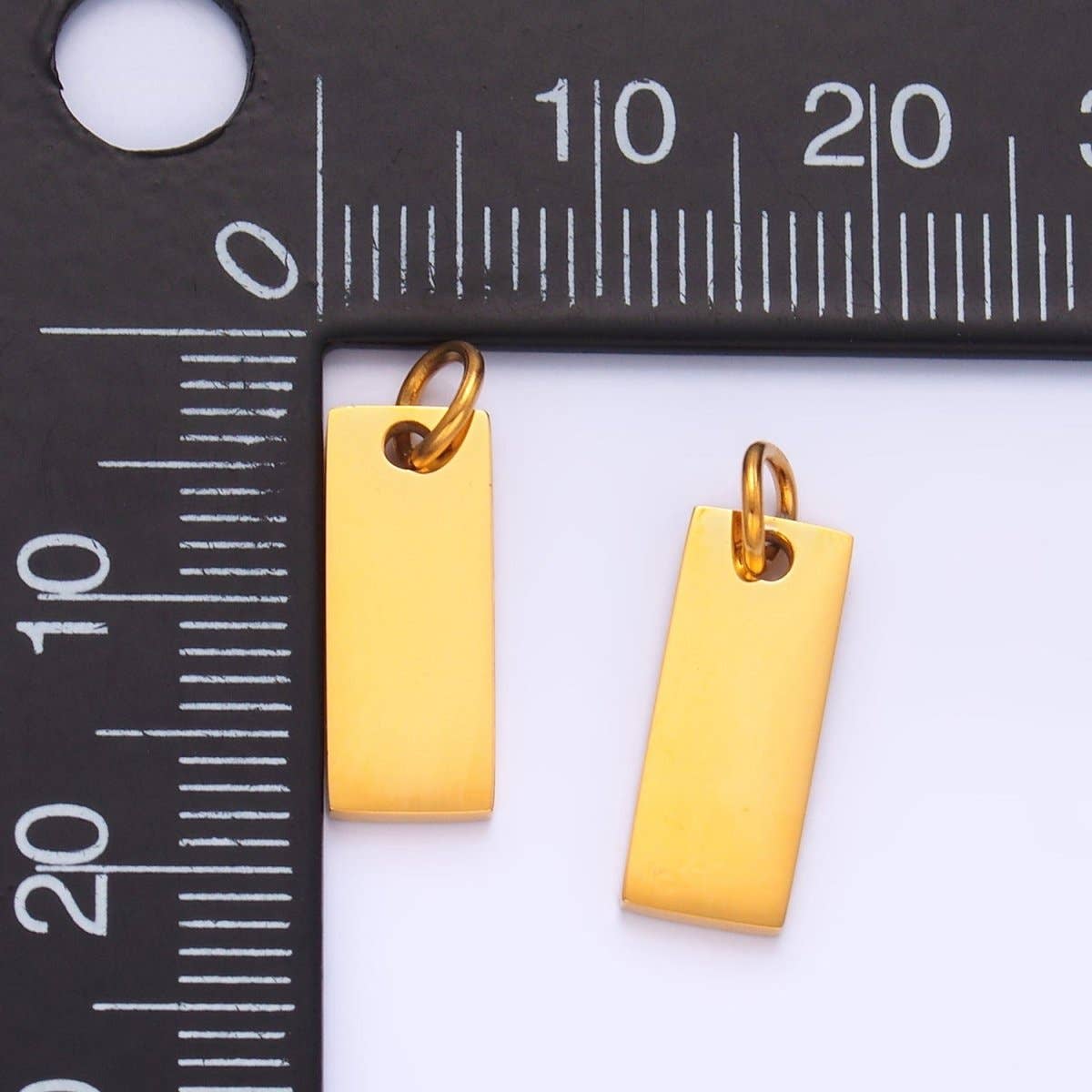 Aim Eternal – Engroshandel Vedhæng/charm – Rustfrit stål 15mm minimalistisk rektangulær tag mini charm | P7681