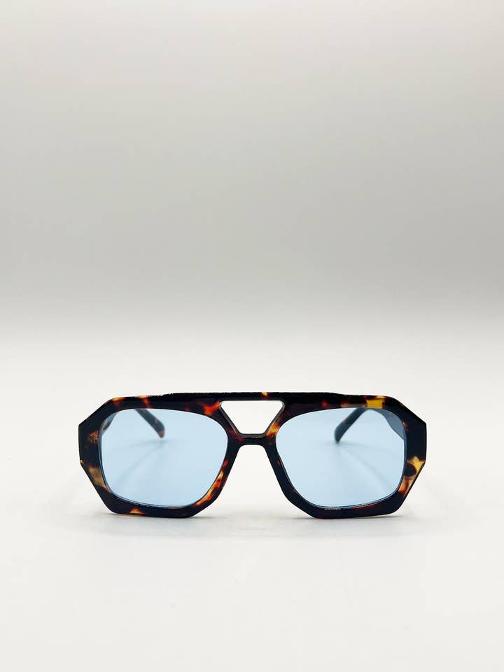 Occhiali da sole Navigator tartarugati con lenti blu per la vendita all'ingrosso da parte di AFA COLLECTIVE