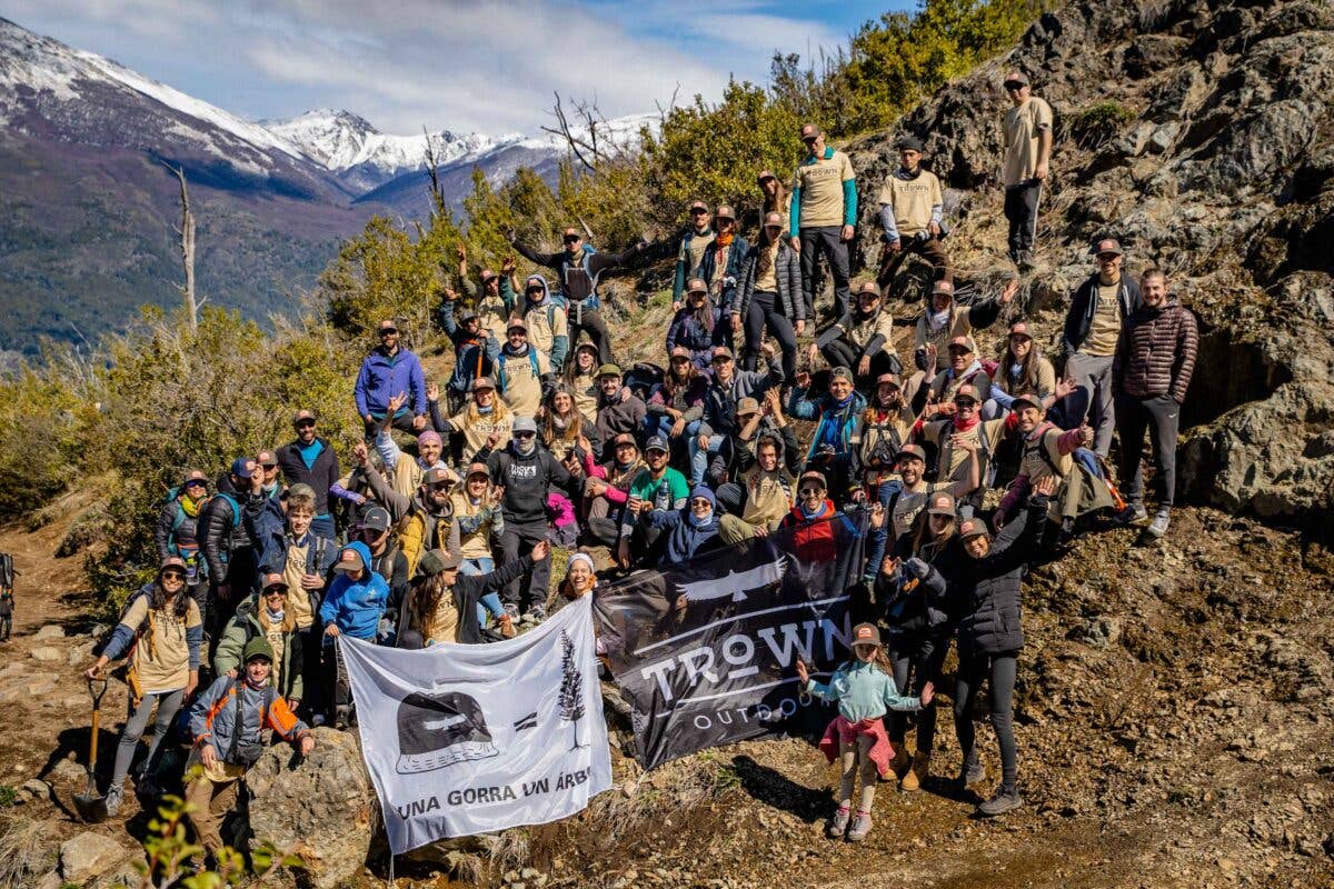 Trown Headwear and Hats - Wholesale Trucker Hat - Unisex - FLYFISH (WHITE)3