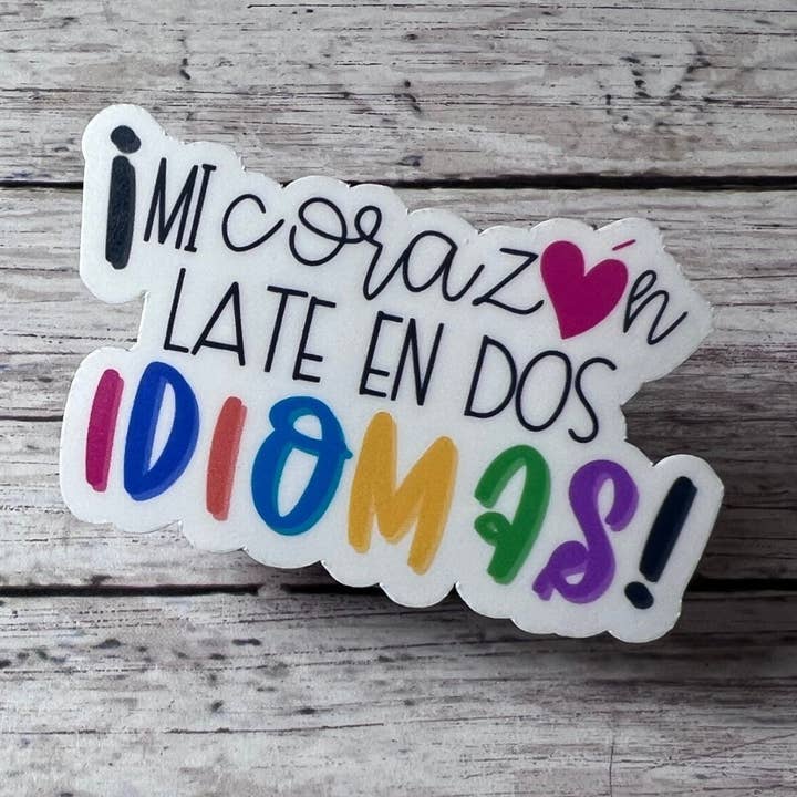 Mon cœur bat en deux langues ! Autocollant espagnol pour la vente par The Teaching Duo