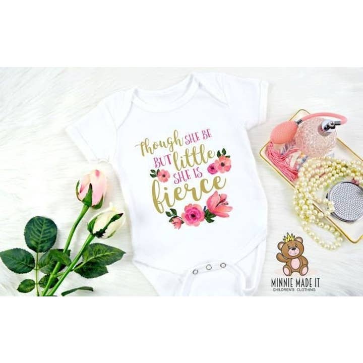 Bien qu'elle soit petite, elle est féroce pour la vente par Minnie Made It