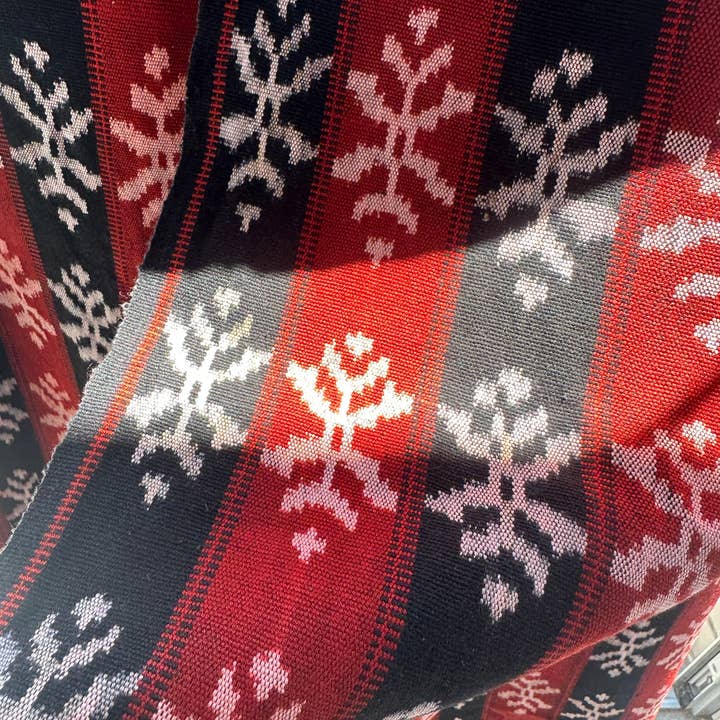 Office Objets - Wholesale Coverlet - Ikat, traditional Indonesian fabric from the island of Savu (Timor) red and black 2m25x753