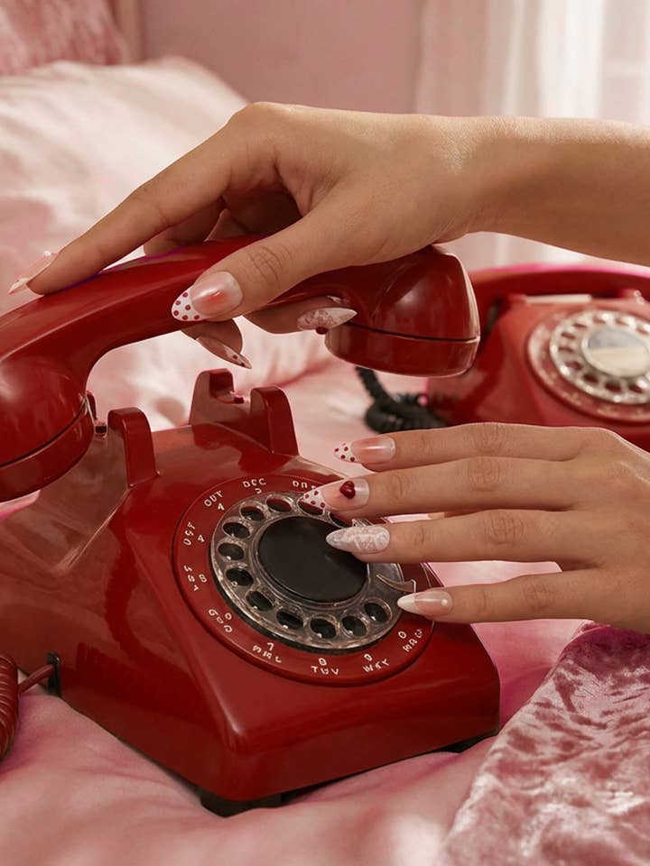 LOVER GIRL - MANDEL PRES-ON NEGLE for engroshandel hos Never Have I Ever