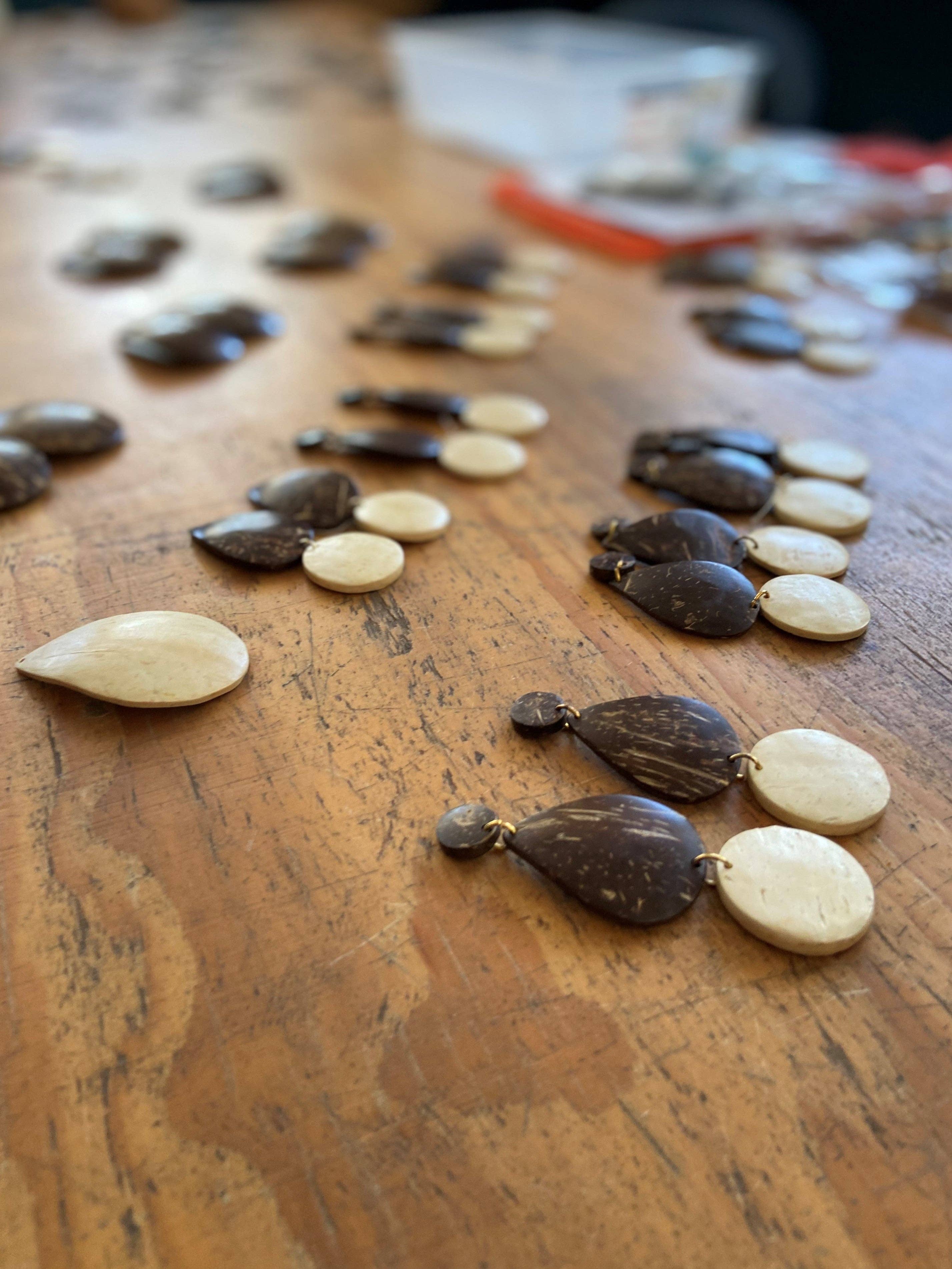 Coco & Souls – wholesale Hängande örhängen – Post Dingla uttalande kokosnöt7