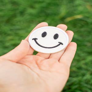 ZHENGO Smiley Face Patches, Iron On Patches for Clothes, Smile Face Heart  Rainbow Lightning Patch Sew On, Patches for Jackets, Clothes, Jeans, Hat