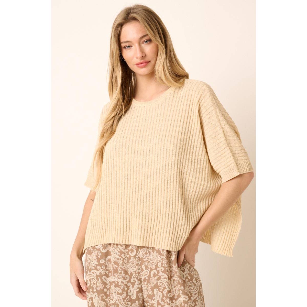 mittoshop – Großhandel Strickpullover – Damen – DOLMAN-KURZARM-PULLOVER MIT RUNDHALSAUSSCHNITT IN ÜBERGRÖSSE2