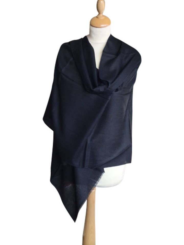 Xale de lã preta muito fina por atacado de Memsahib Collections