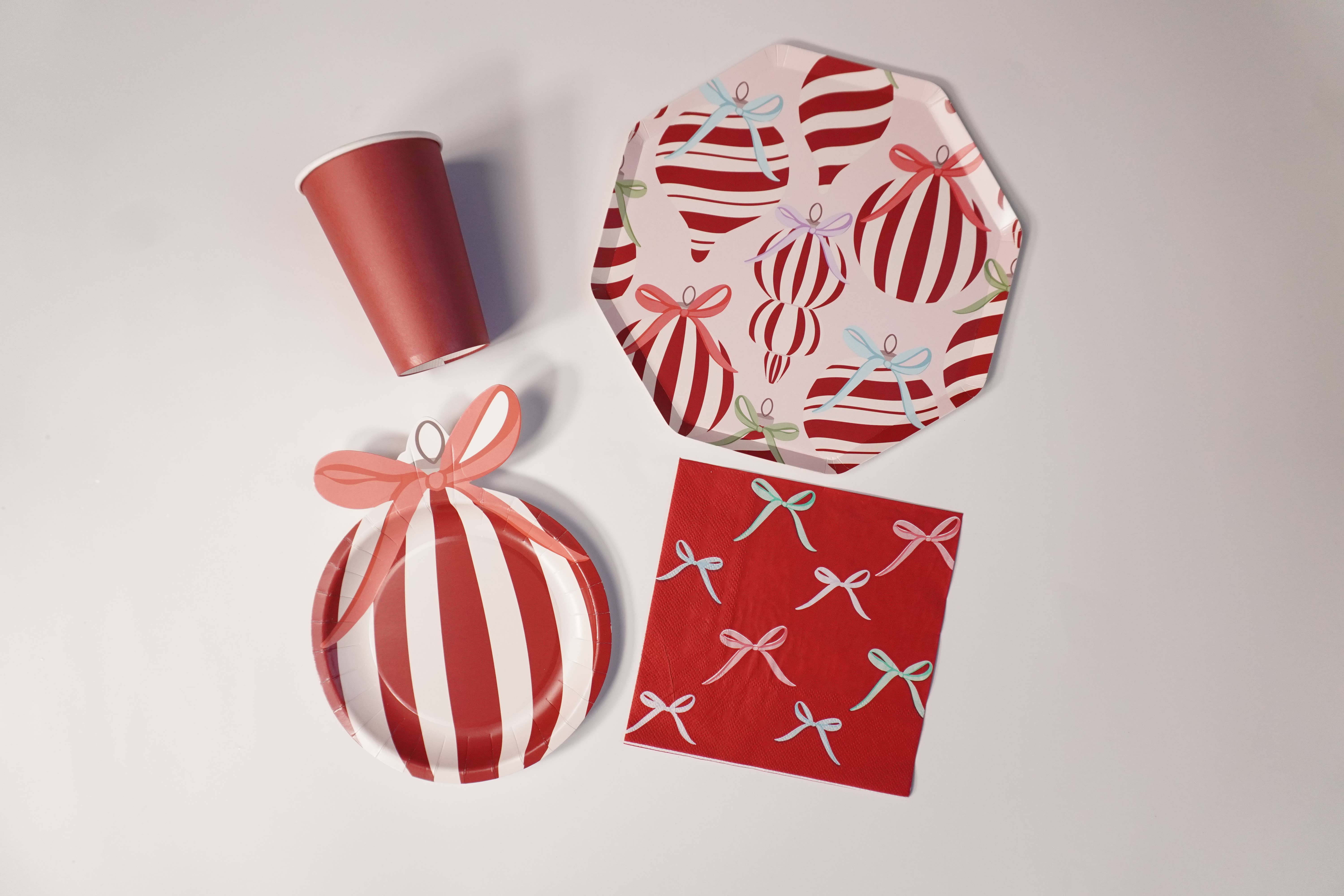 Festive Fun Co. – wholesale Disposable plate – Ornaments & Bows Plate4