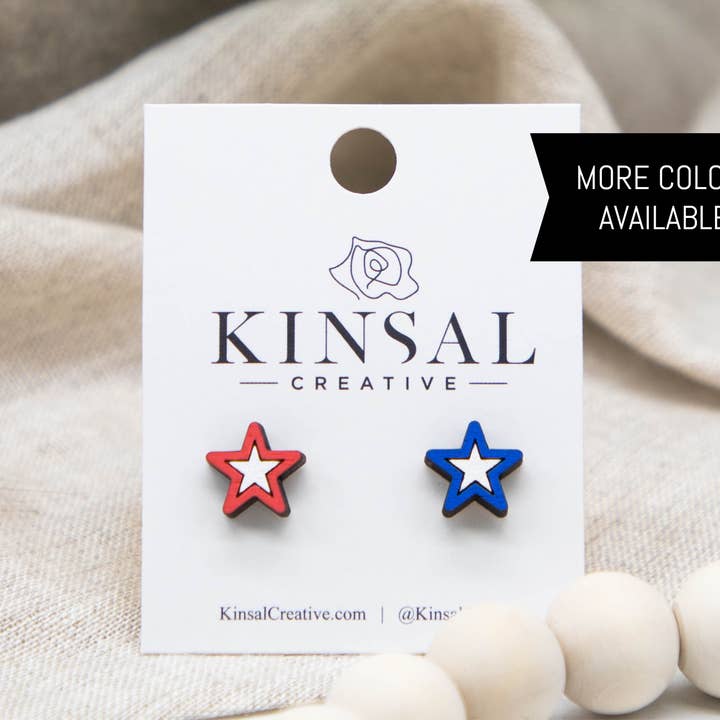 Clous d'oreilles en bois Patriotic Star pour la vente par Kinsal Creative