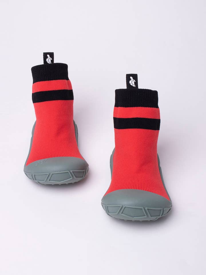 play shoes in red for wholesale by Turtl