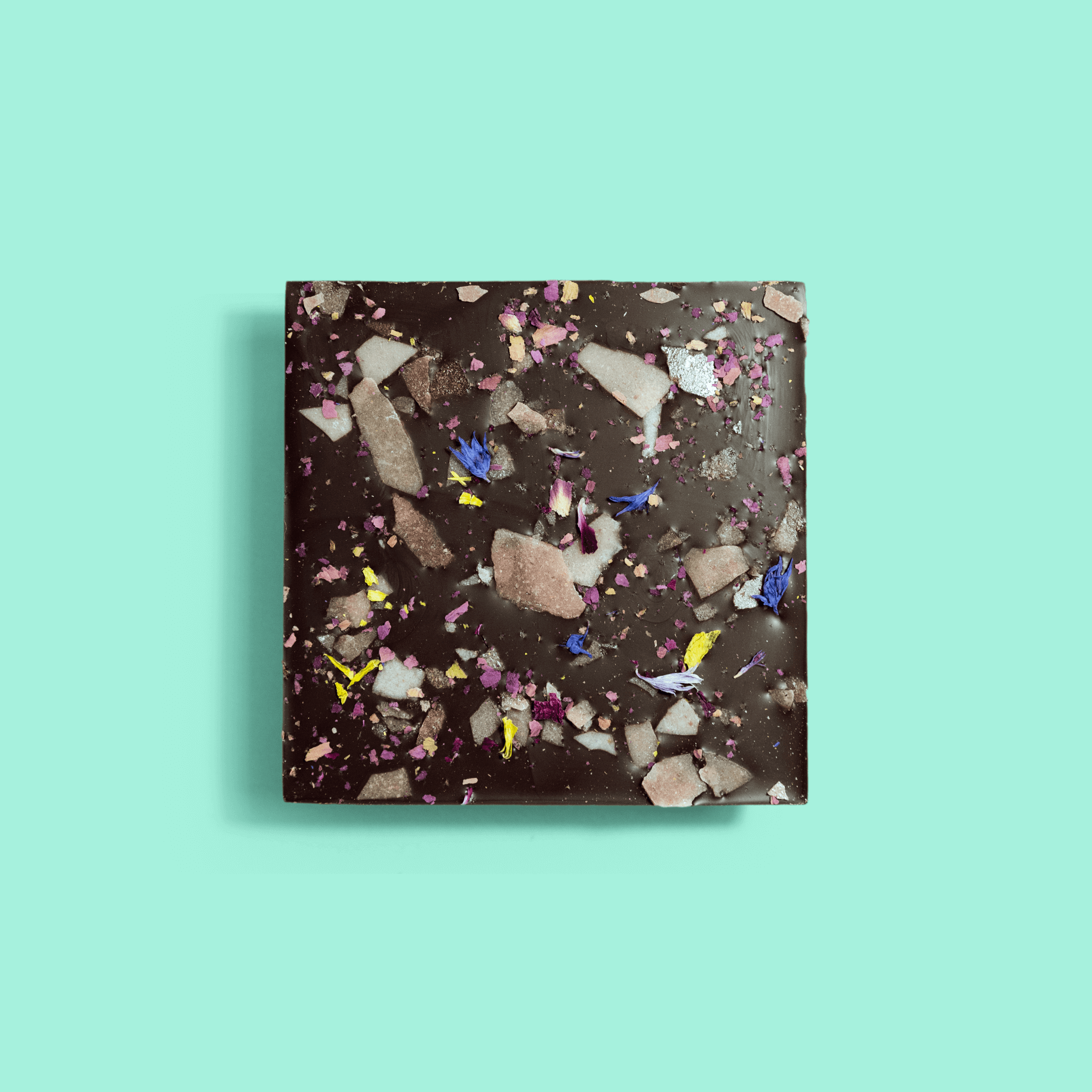 Goodio Chocolate – wholesale Chokladkaka – Flower choklad 69 % med blomblad och roskristaller2