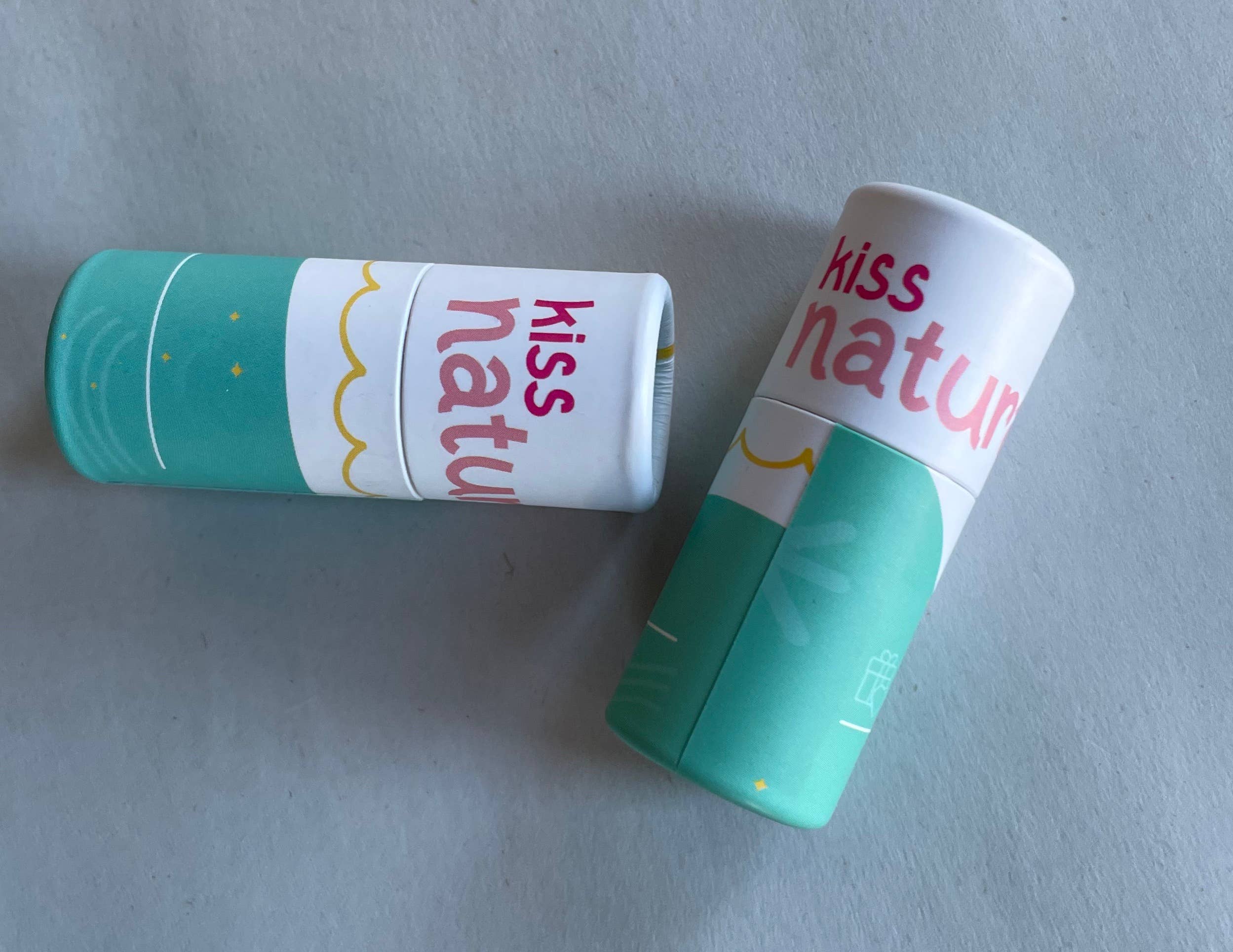 Earthy Good / Kiss Naturals - Vente Kit de bricolage - Kit de fabrication de baume à lèvres | 95 % sans plastique | Pack de 124