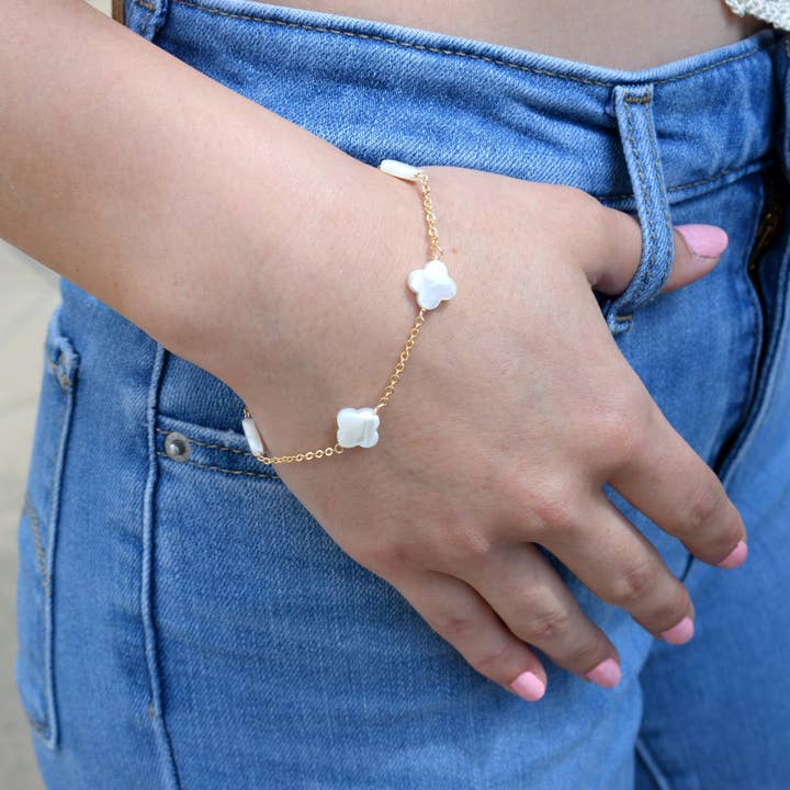 Bracelet Selene pour la vente par Edgy Petal Jewelry