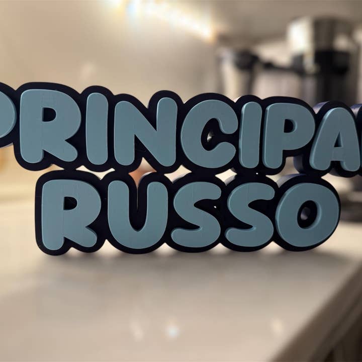 Anpassad Namnskylt för Lärarbord • Lager-på-lager Klassrumsdekor för wholesale av Digital Chaotik