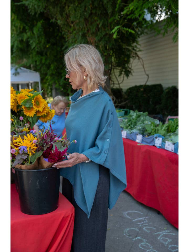 VIKOLINO - Wholesale Poncho - Women's - Merino Wool Poncho 23