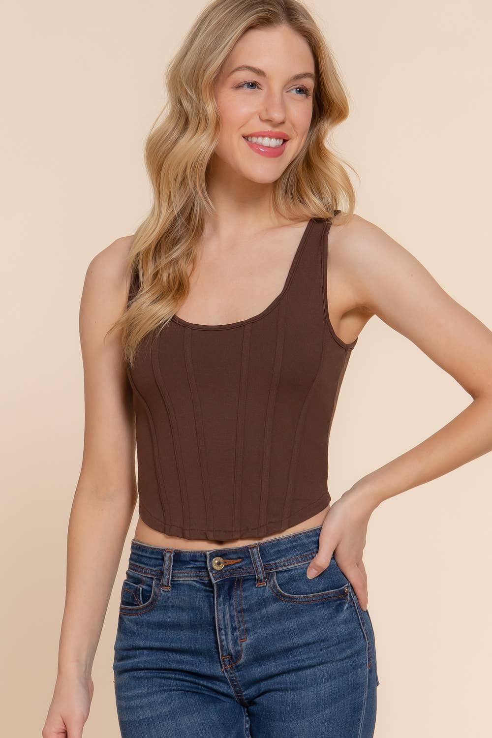 Active Basic | Active USA - Venta al por mayor Jersey corto de punto - Mujer - Top de punto sin mangas con dobladillo curvo y detalle de forro  3