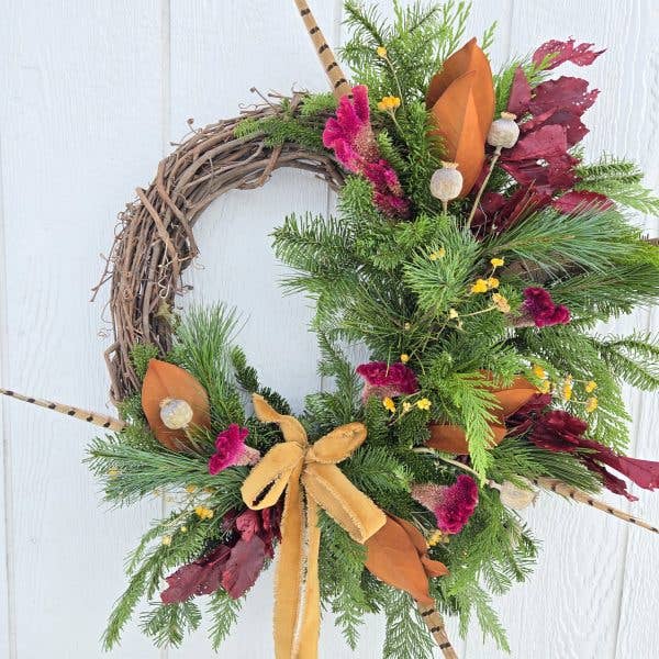 Couronne de vacances fraîche : Vigne de forêt et de champ pour la vente par Alissas Flower Farm