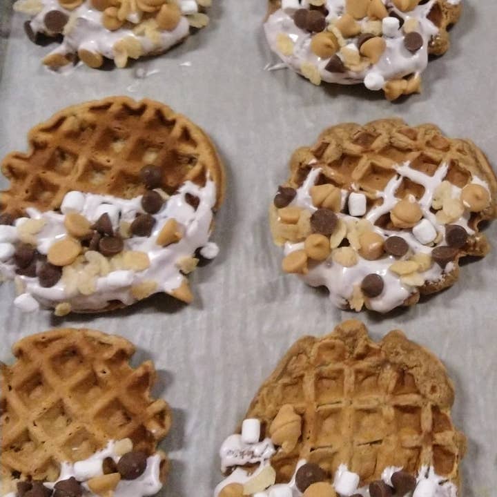 SmittyMitts - Wholesale Pet Treats - Dog - Smitty Wuffles Rocky Road crunch singles dog treats