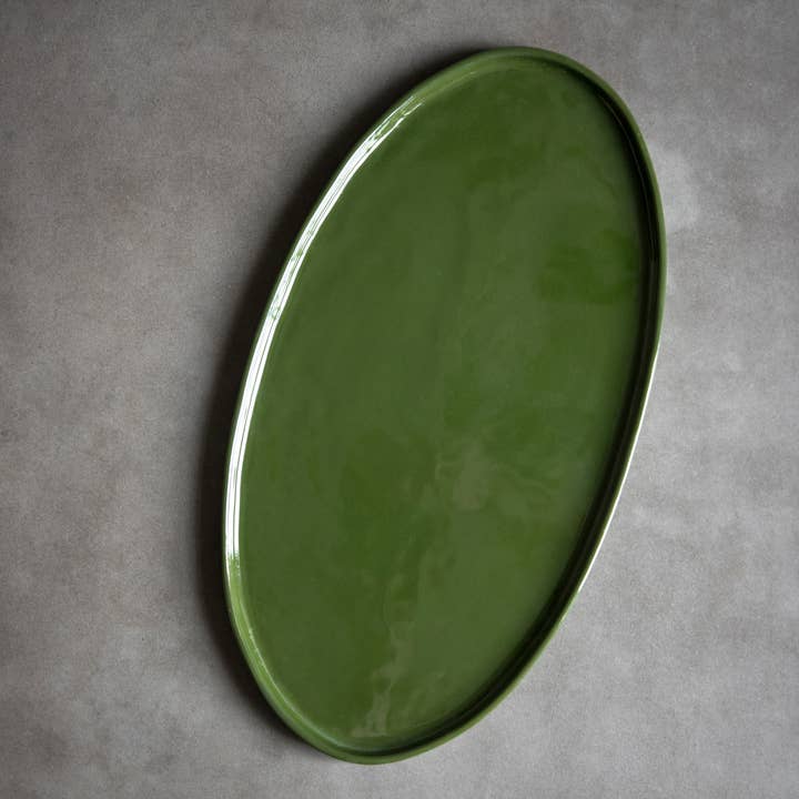 Creating Comfort Lab – Bandeja por atacado – Bandeja de servir de porcelana oval feita à mão. verde