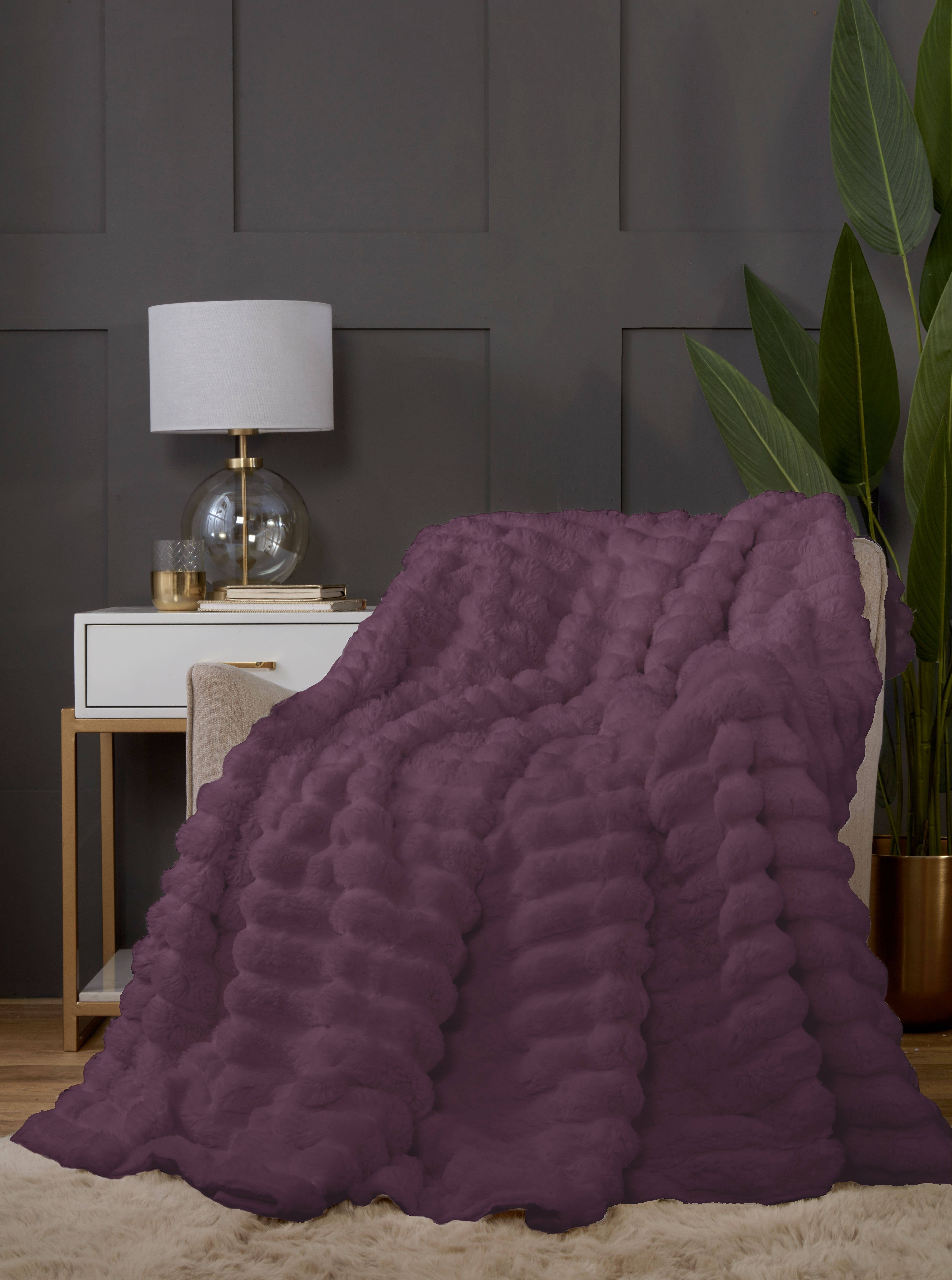 Rapport Home Furnishings Limited - Wholesale Throw blanket - Rabbit Fur Polyester Soft Plush Cuddly Cozy Blanket Throw1