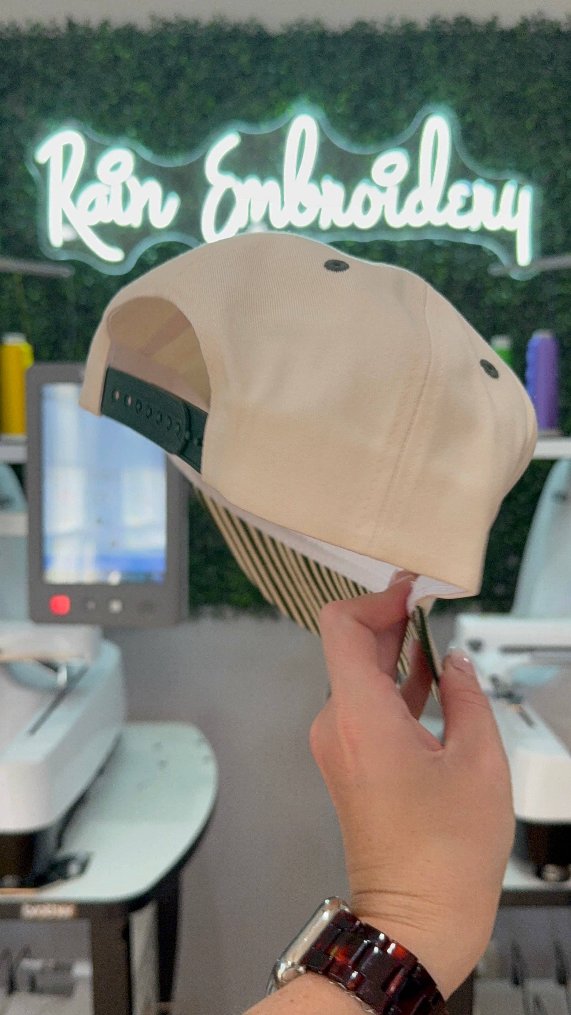 Rain Embroidery – wholesale Truckerkeps – Unisex – Mörkgrönrandig truckerkeps (tom)3