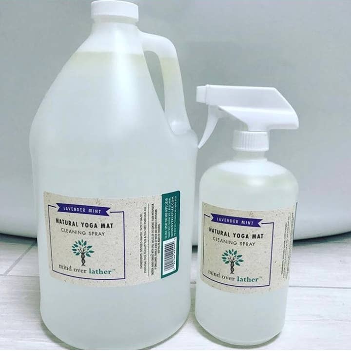 Carafe d'un gallon de nettoyant pour tapis en vrac pour studio pour la vente par Mind Over Lather